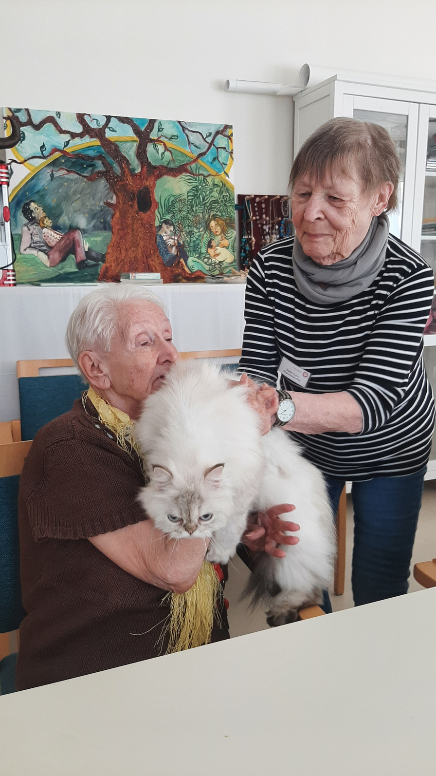 Bewohnerinnnen mit Katze