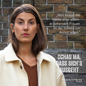 Porträt Astrid Aschenbrenner vor Steinmauer, Zitat plus Slogan: Schau ma, dass sich's ausgeht