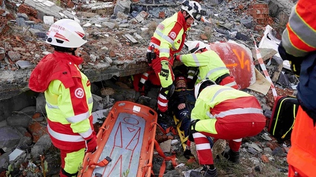 SA-RRT-Mitglieder bei einer Erdbebenübung 