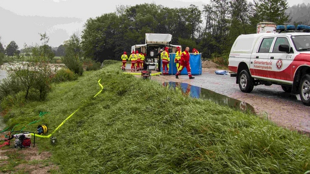 Trinkwasseraufbereitungsanlage entnimmt Wasser auf nahem Bach