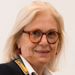 Porträt Dr.in Susanne Drapalik
