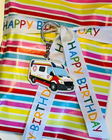 Ein eingewickeltes Geburtstagsgeschenk.