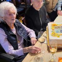 Veronika auf Geburtstagsfeier