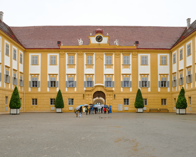 der Eingang von Schloss Hof, Generationenausflug