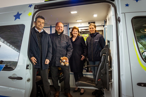 Wolfgang Dihanits, Günther Erhartmaier, Karin Hörzing und Therese Kirchner im Wunschfahrt-Auto