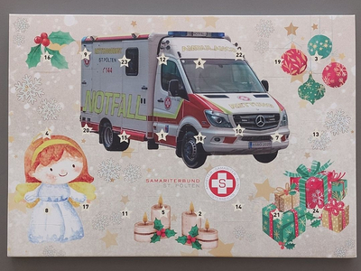 Ein Adventkalender mit einem Krankenwagen und weihnachtlichen Motiven