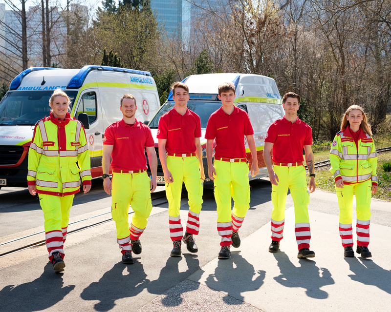 Du schaust aus wie ein*e Samariter*in Sanitätsdienst am Donauinselfest mit vielen