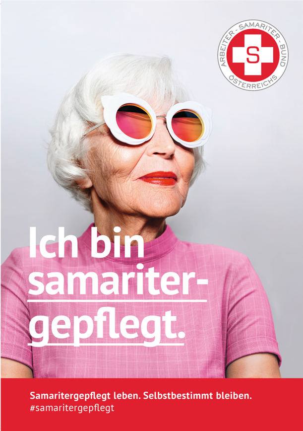 Werbesujet: Coole ältere Frau mit Schriftzug